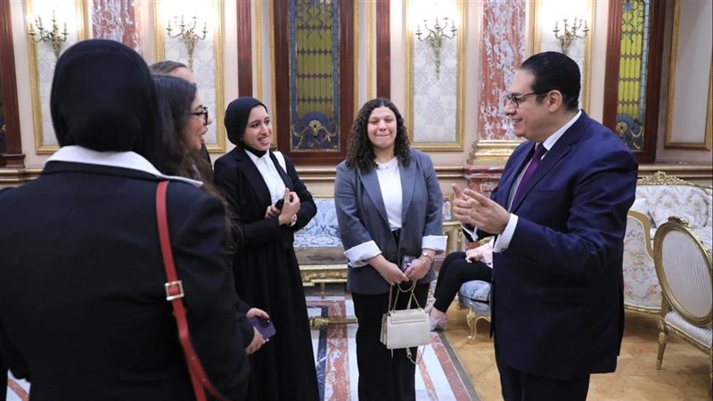 رئيس وطلاب جامعة