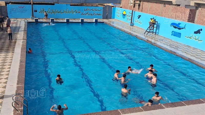 حمام السباحة بنادي