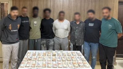 سقوط عصابة الشرطة المزيفة، ضبط 8 أفارقة لسرقتهم أموالا من سائق بالهرم 