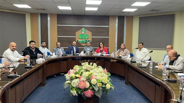 مستثمرو العاشر يناقشون أزمة المياه والغش التجاري وندرة العمالة