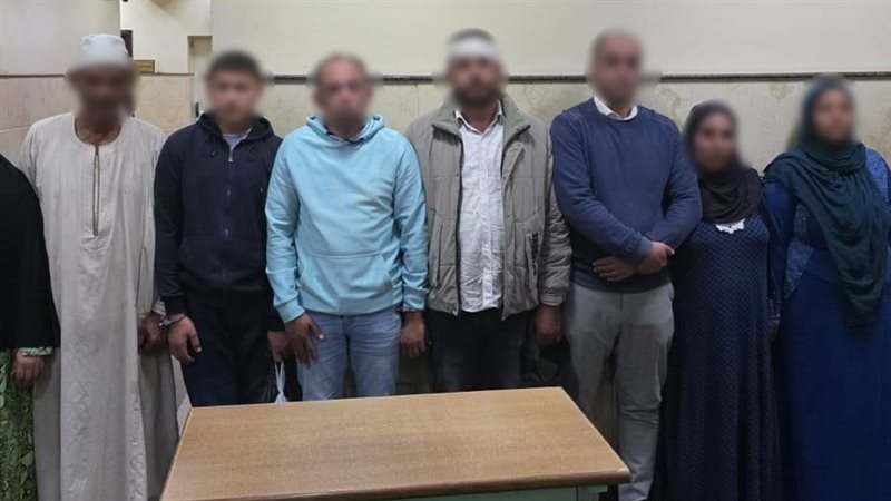 المتهمون، فيتو