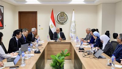 عبد اللطيف يبحث مع 