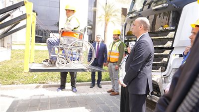وزير العمل يطلق 4 وحدات تدريب متنقلة لتأهيل الشباب وذوي الهمم لسوق العمل