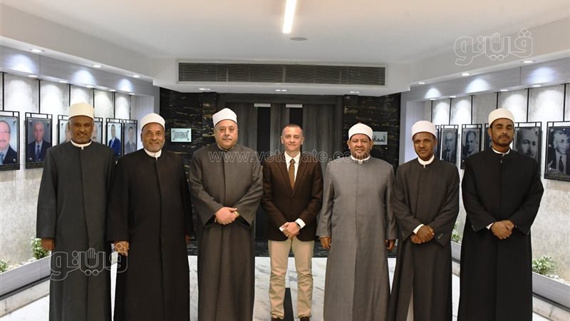 محافظ أسوان يلتقي