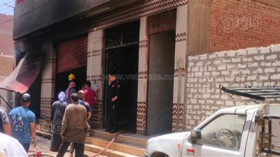 إخماد حريق بمنزل ومحل تجاري في الخارجة بالوادي الجديد (صور)