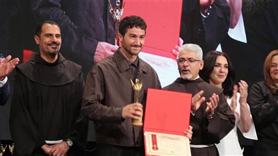 أخبار الفن اليوم.. أزمة بنقابة التشكيليين بسبب تفاوت الرواتب والمعاشات.. تكريم يسرا اللوزي وريهام عبد الغفور في ختام المهرجان الكاثوليكي 