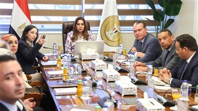 وزيرة التنمية المحلية تتابع مع محافظ البحيرة خطط تنمية وتطوير مدينة رشيد 