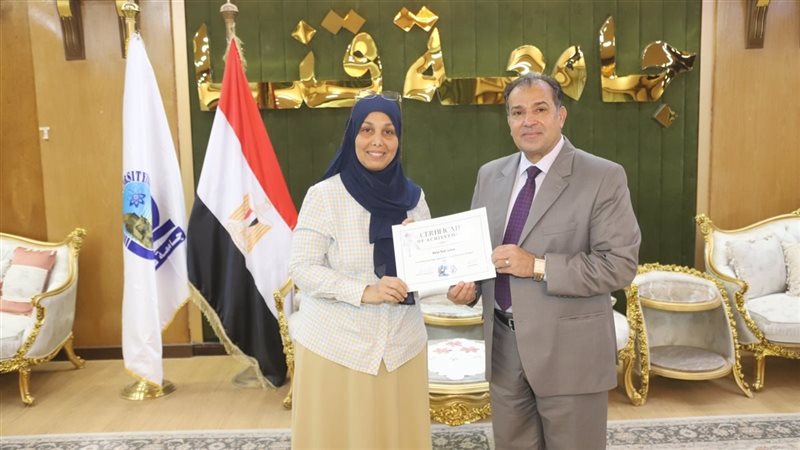 رئيس جامعة قنا يلتقي