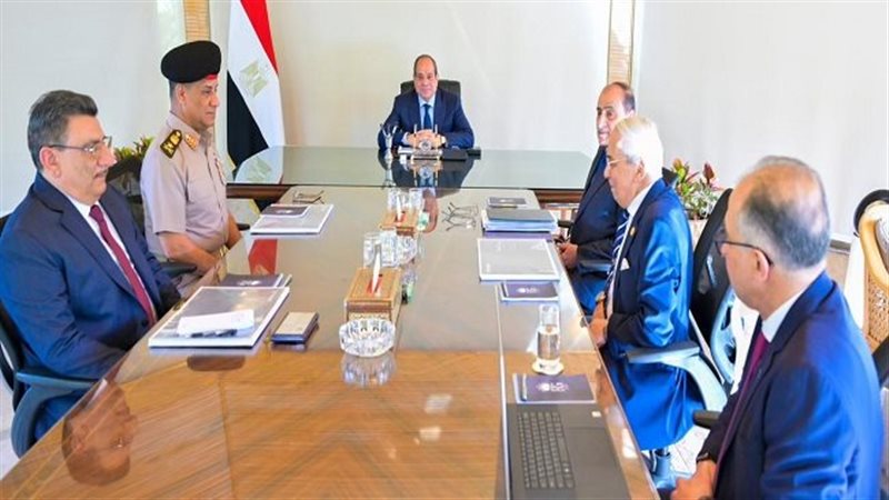 الرئيس السيسي يجتمع