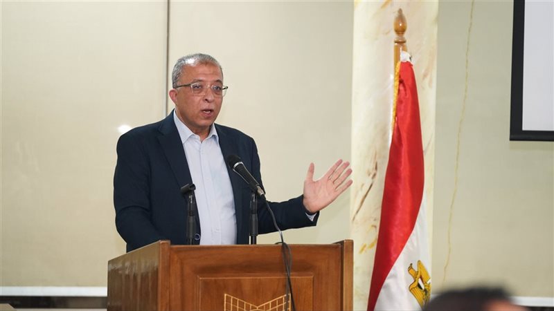 الدكتور أشرف العربي