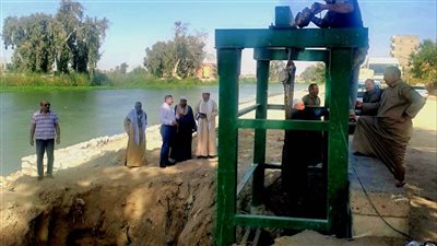حل مشكلة تعطل بوابة الري بالمحسمة في الإسماعيلي وعودة المياه لأراضي المزارعين (صور)