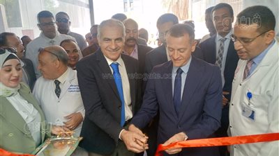 محافظ أسوان يفتتح عددا من المشروعات داخل مستشفيات الجامعة (صور)