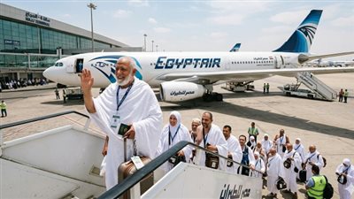 مصر للطيران تبدأ تفويج أولى رحلات موسم الحج من مطار القاهرة الدولي 
