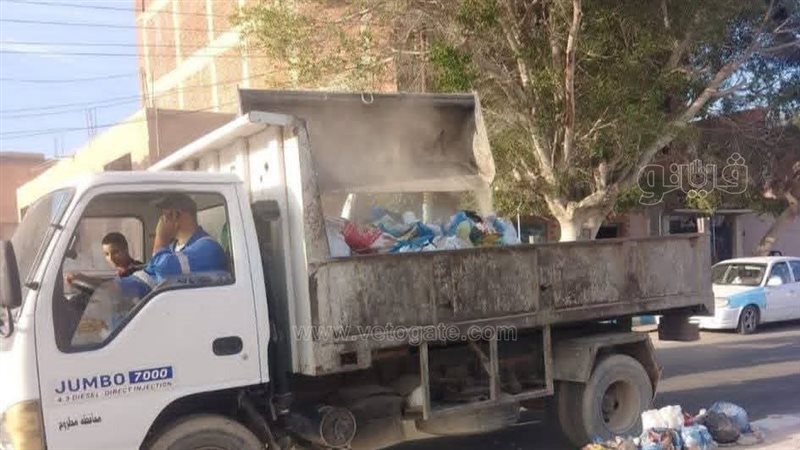 رفع القمامة بطريق
