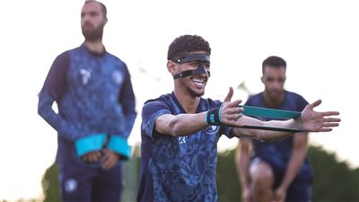 بواقٍ للوجه، قطة يشارك في تدريبات بيراميدز استعدادا لـ سيراميكا بالدوري