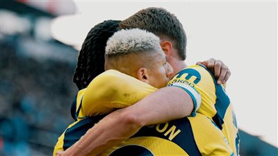 الدوري الإنجليزي، توتنهام يتقدم على أستون فيلا 2-0 في الشوط الأول 