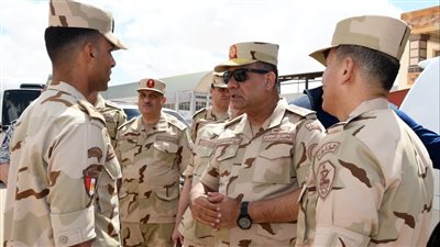 وزير الدفاع يلتقى عددا من مقاتلي المنطقة الغربية العسكرية 