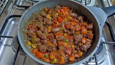 طريقة عمل السجق الإسكندراني، أكلة لذيذة وسريعة التحضير 
