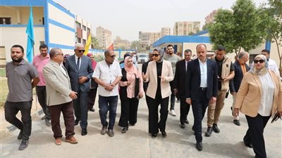 لتحويلها لمدرسة تطبيقية، محافظ الوادي الجديد تتفقد الثانوية الزراعية بالخارجة 