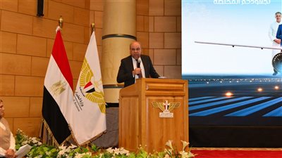احتفالا بعيد العمال، وزير الطيران المدني يُكرم عددا من النماذج المتميزة بالقطاع