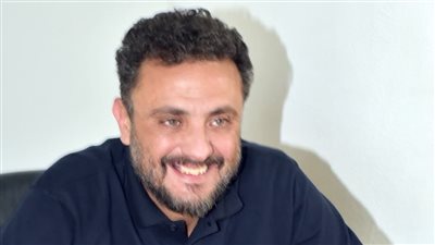 الفنون التشكيلية يختار الفنان إسلام عبادة قوميسيرا لصالون الشباب بدورته الـ٣٦