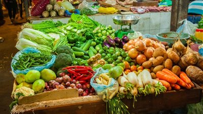 سعر الخضار اليوم، ارتفاع الطماطم مجددا وانخفاض البامية والفلفل ألوان 10 جنيهات