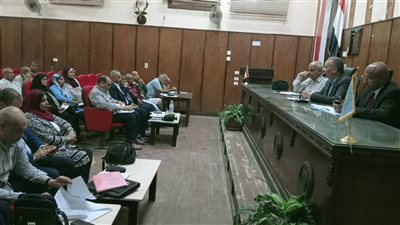وكيل تعليم أسيوط يناقش إجراءات إنهاء مشكلة الفترة المسائية بالمدارس الابتدائية