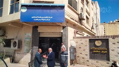 جولة مفاجئة لمحافظ مطروح بالمركز التكنولوجي 