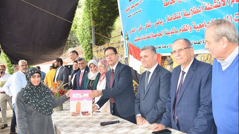 رئيس جامعة بنها،