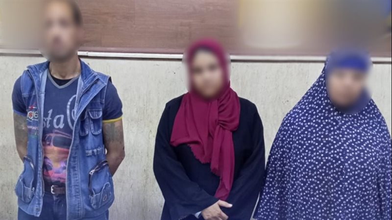 اعتداء على أسرة داخل
