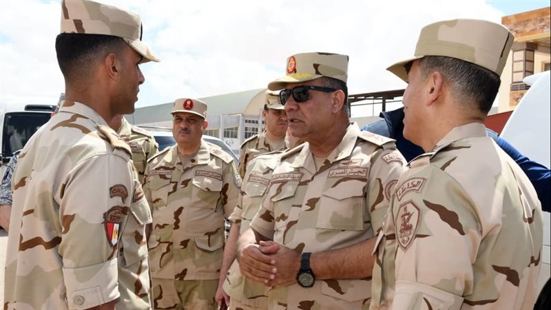 وزير الدفاع يلتقى