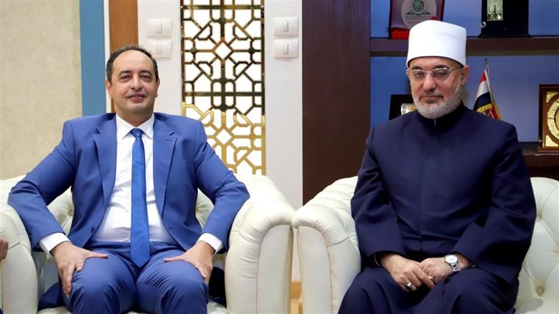 المفتي ومدير صندوق