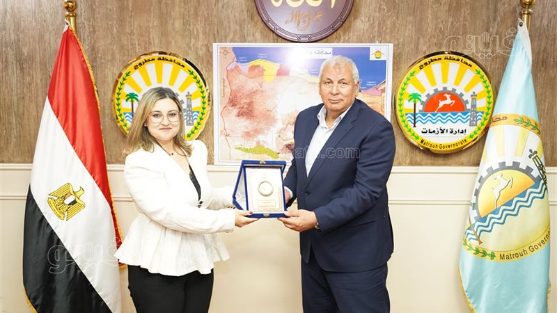 محافظ مطروح والقنصل