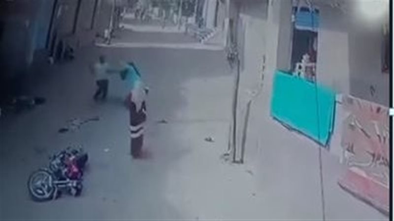 لهو الأطفال يشعل
