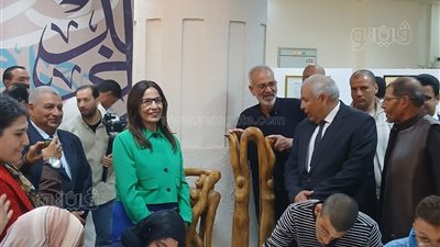وزيرة الثقافة ومحافظ مطروح يتفقدان مكتبة مصر العامة ويُحييان التراث السيوي