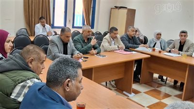مدير تعليم مطروح تعقد اجتماعا مع مجلس أمناء المحافظة لتعزيز التعاون المشترك