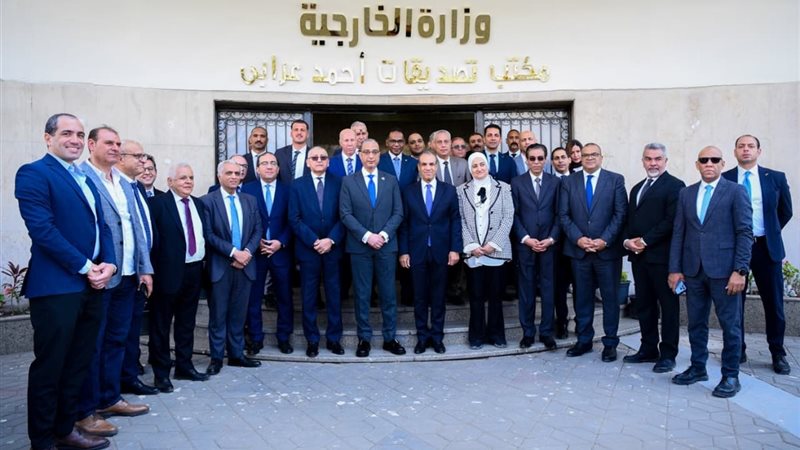وزير الخارجية خلال