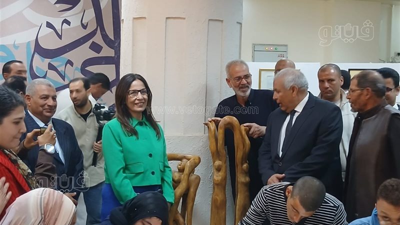 وزيرة الثقافة والزملوط