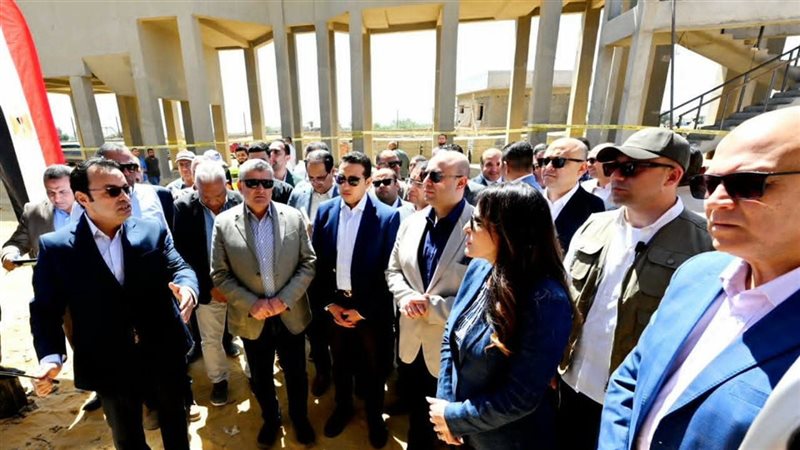 وزيرة الإسكان ومحافظ