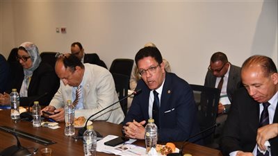 رئيس جامعة بنها: حريصون على ترسيخ قيم المواطنة والديمقراطية 