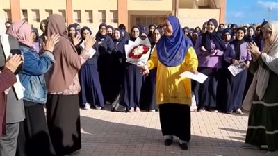 بعد ثبوت عدم صحة التعدي على طالبة، ممر شرفي لمديرة مدرسة بالإسكندرية (فيديو وصور)