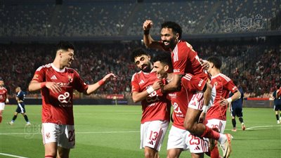 الأهلي يضرب إنبي بثلاثية ويتمسك بـ«الأمل الضعيف» حتى الجولة الأخيرة من الدوري (صور)