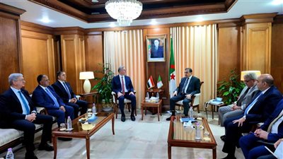 وزير البترول يبحث مع نظيره الجزائري تعزيز الشراكة الإستراتيجية 