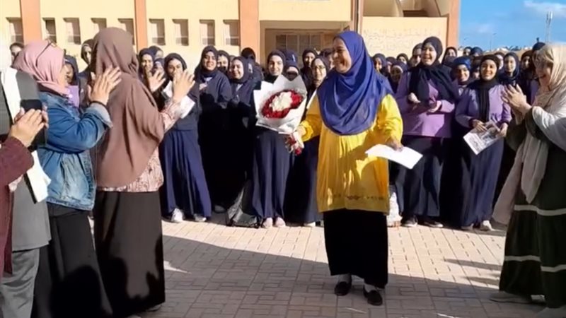 ممر شرفي لمديرة مدرسة