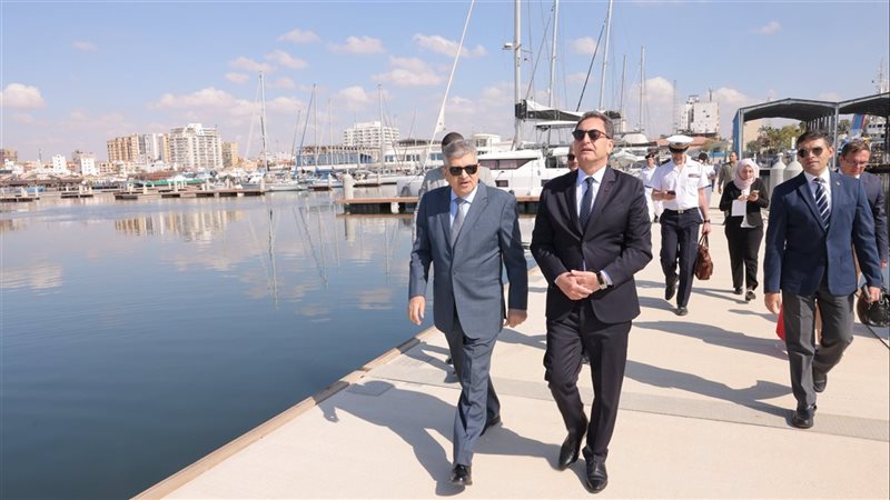 متابعة عبور حاملة