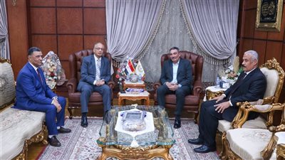 رئيس هيئة الرقابة على الصادرات والواردات تفقد المعامل بميناء دمياط