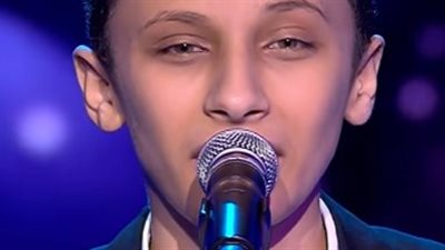 متسابق بذا فويس كيدز يبهر لجنة الحكام بأغنية 