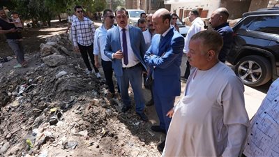 محافظ أسيوط يحيل رئيس قرية بني قرة للتحقيق بسبب التقصير في العمل