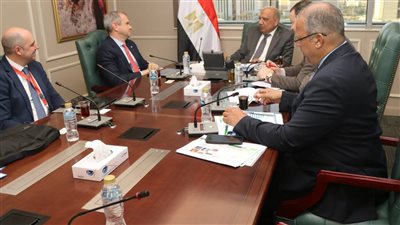 وزير الكهرباء يبحث موقف تنفيذ مشروعات طاقة الرياح بالزعفرانة