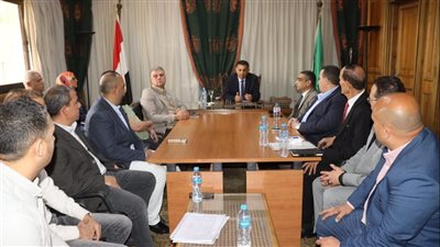 محافظ القليوبية يبحث مع صناع 